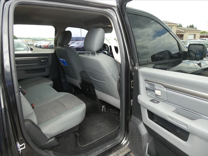 RAM 1500 5,7 HEMI Bighorn 295kW AT8 - fotka 19 z 35