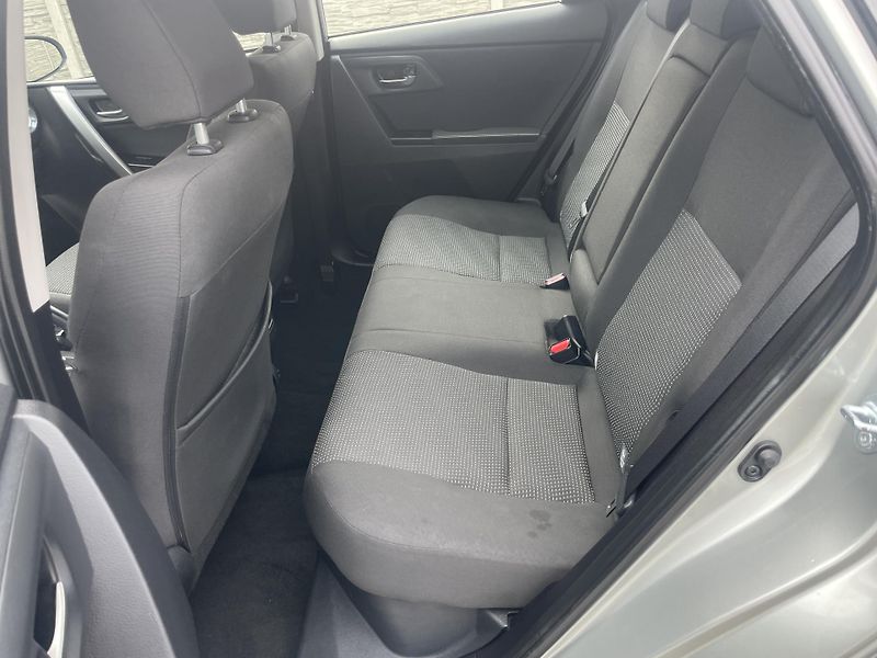 Toyota Auris 1.8i 16v HYBRID AUT SERVIS TOP - fotka 103 z 172
