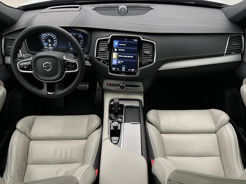 Volvo XC90 B5 AWD R-DESIGN 7 MÍST AUT - fotka 2 z 48