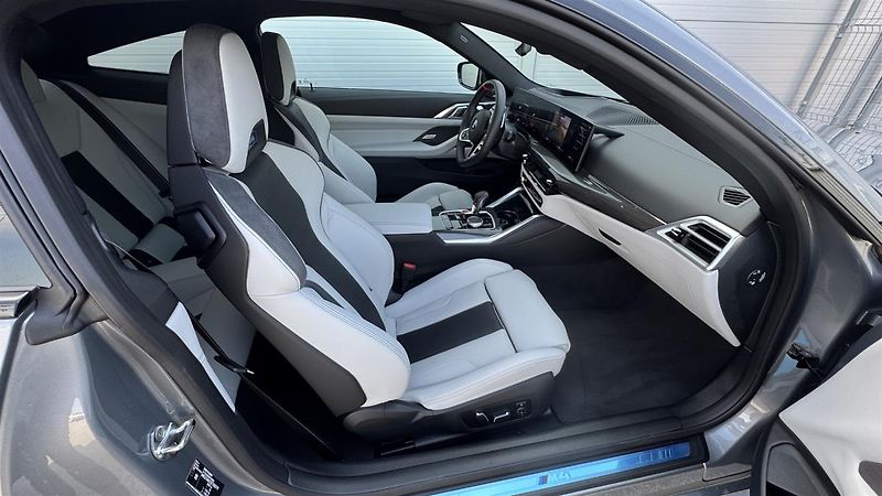 BMW M4 Competition M xDrive - fotka 10 z 14