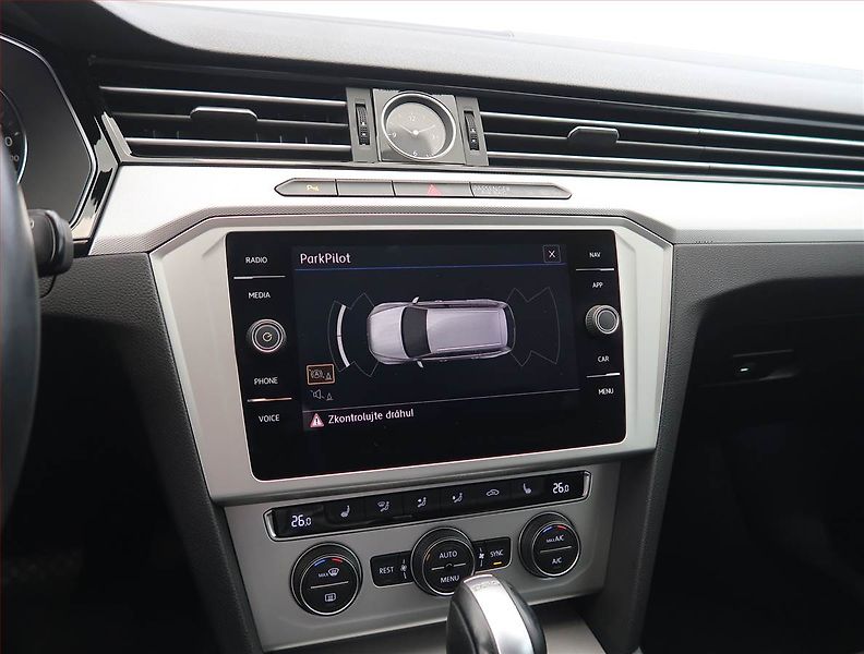Volkswagen Passat (2018) 2.0 TDI, 4X4, Automat - fotka 16 z 20