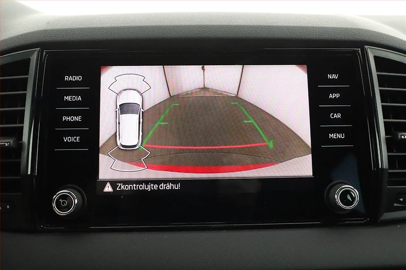 Škoda Karoq (2023) Sportline 1.5 TSI - fotka 18 z 21