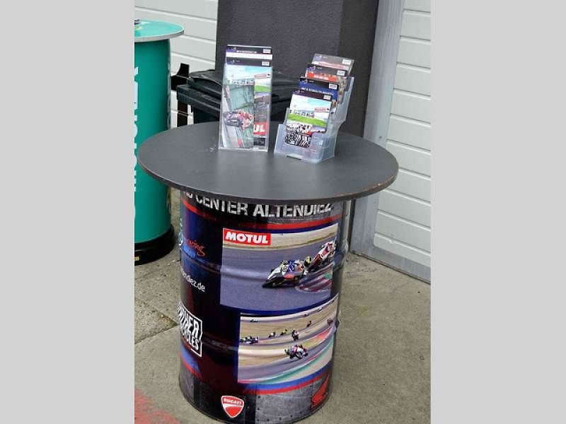 Autodrom Most o víkendu hostil závody mezinárodního mistrovství Německa IDM a závod FIM mistrovství světa sidecarů. Na snímku je rakouský jezdec Philipp Steinmayr v plné jízdě třídy Superbike.