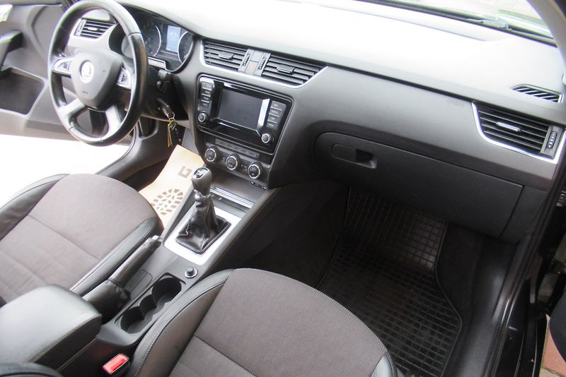 Škoda Octavia 2.0 TDi AUT. KLIMA SADA KOL - fotka 11 z 21