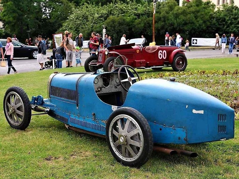 AMG 300 SEL má zajímavou přezdívku. Vozu se říká 