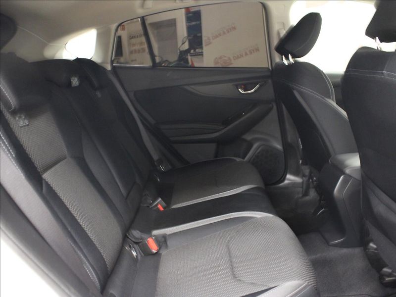 Subaru Impreza 1,6 AWD Automat Exclusive - fotka 13 z 35