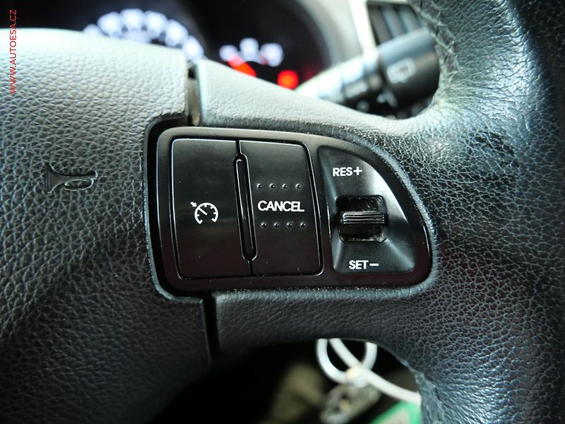 Kia Sportage (2011) 2.0 CRDi 4x4, ČR, AC, TZ - fotka 16 z 22