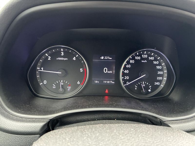 Hyundai i30 1.6CRDi 85kW STYLE NAVI ALU - fotka 17 z 31