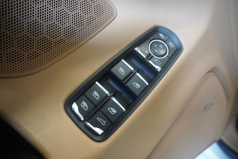 Porsche Panamera  4,8I V8 4WD PD - fotka 16 z 45