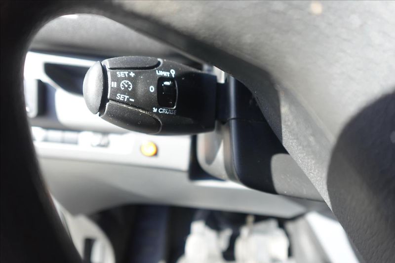 Citroën Jumpy 2,0 HDI  8 MÍST L3H1 KLIMA - fotka 29 z 37