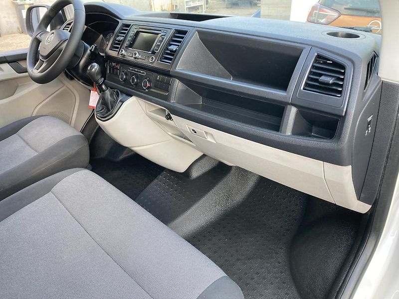 Volkswagen T6 (2017) 2.0TDi 4MOTION  California  - fotka 29 z 33