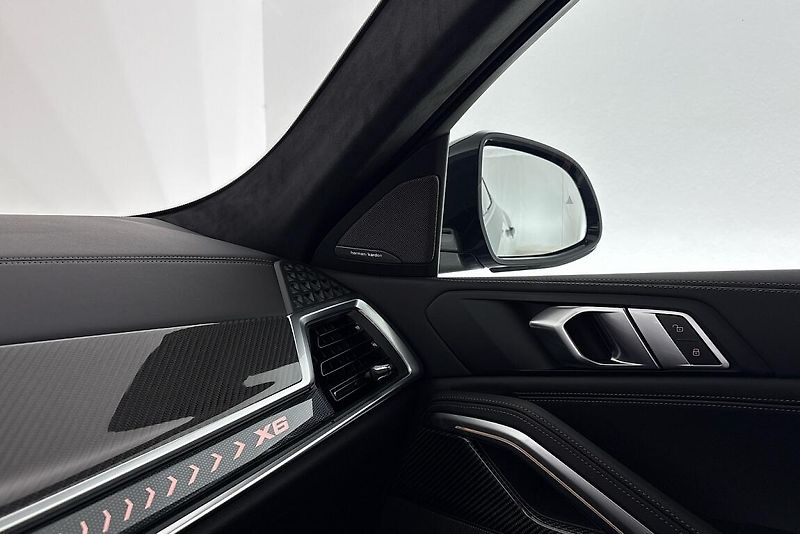 BMW X6 xDrive40d - fotka 19 z 27