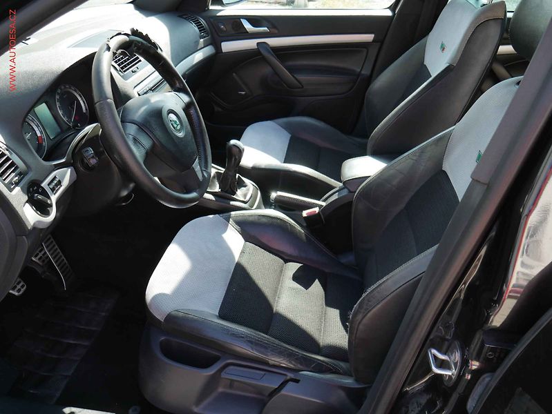 Škoda Octavia (2009) 2.0 TSi, RS, AC, bixen, park - fotka 9 z 16