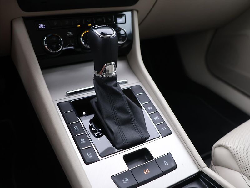 Škoda Superb 2.0 TDI 147kW DSG L&K DPH CZ - fotka 21 z 30