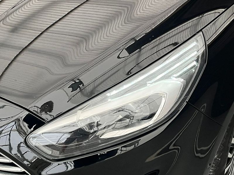 Ford S-MAX 2.0 EB Titanium manuál 7 míst - fotka 40 z 63