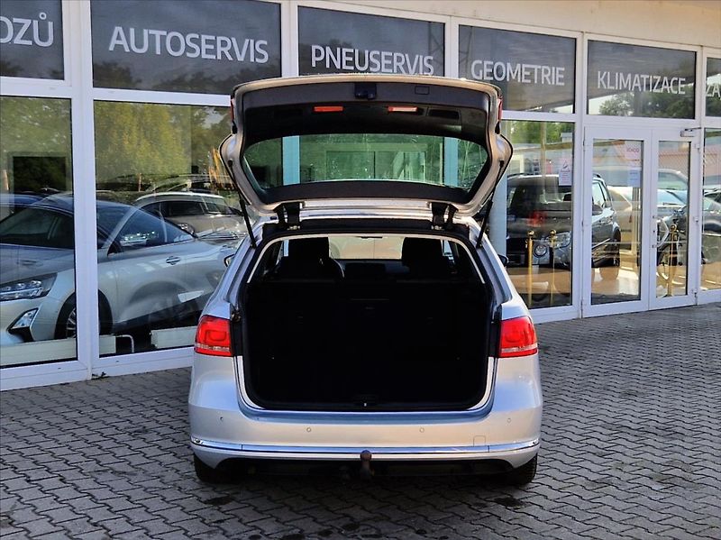 Volkswagen Passat 1,4 TSI DSG NOSIČ TAŽNÉ VÝHŘEV - fotka 9 z 35