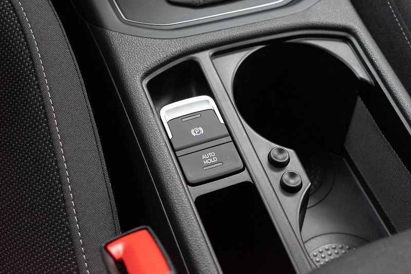 Volkswagen Touran 2.0TDI DSG*TAŽNÉ*7.MÍST*ČR 1.M - fotka 25 z 48