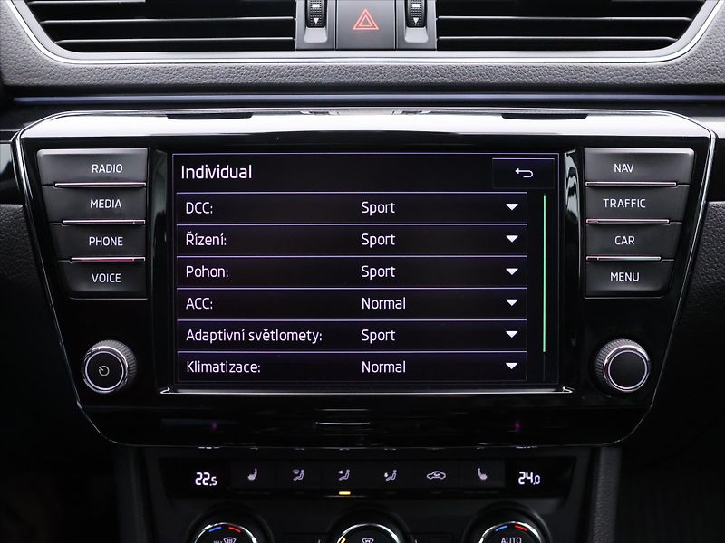 Škoda Superb 2,0 TDI 140kW DSG L&K Xenon - fotka 32 z 46