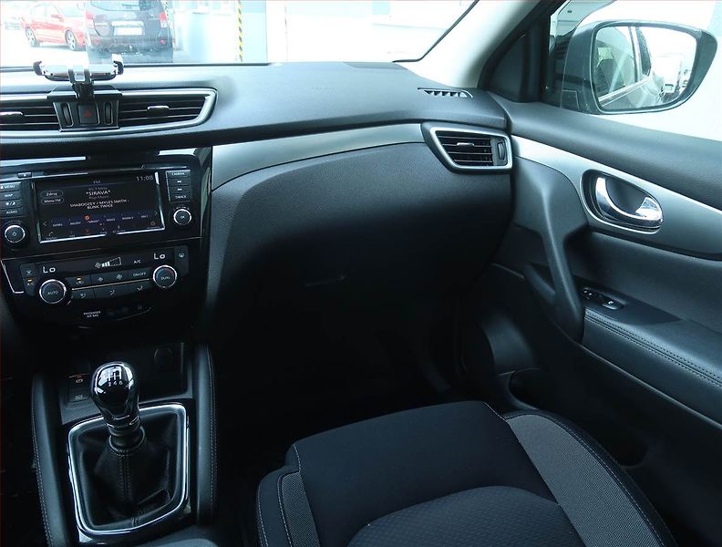 Nissan Qashqai (2019) 1.3 DIG-T, Serv.kniha, Navi - fotka 8 z 18