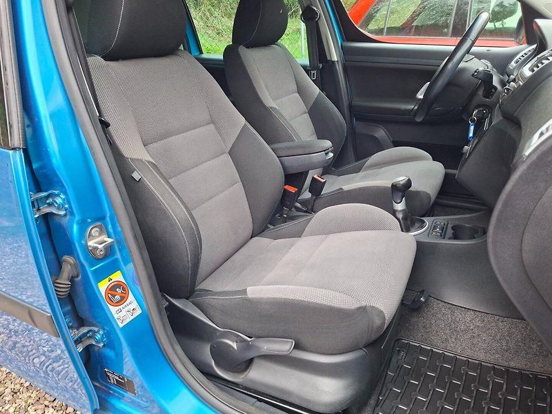 Škoda Roomster (2008) 1.4i 16V 63kW -VÝBAVA - fotka 21 z 35