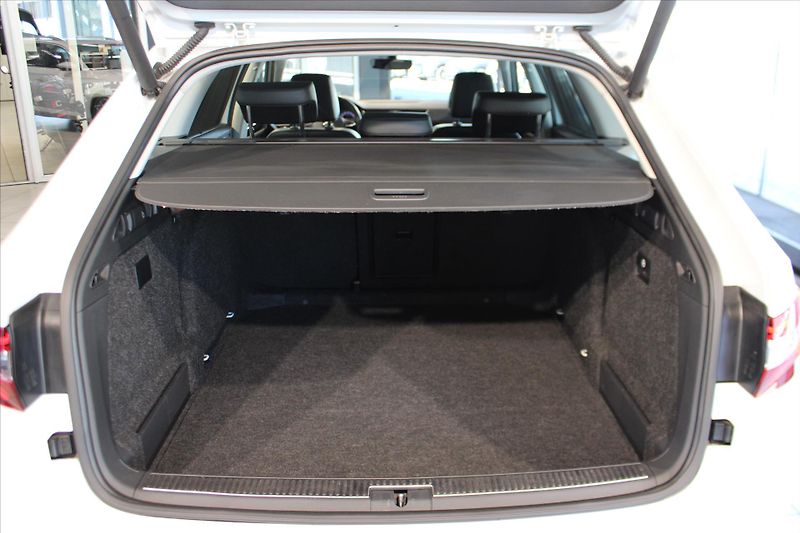 Škoda Superb TDi DSG 4x4 L&K ACC/Canton - fotka 28 z 31