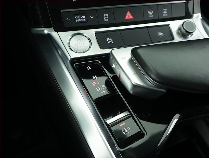 Audi e-tron (2020) 50 quattro, SoH 87% - fotka 13 z 19