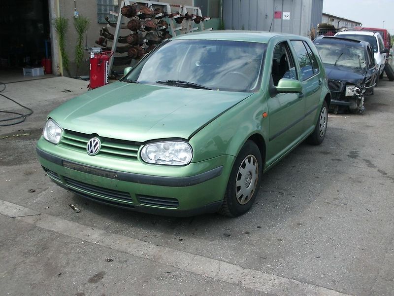 Volkswagen Golf (1998) VOLAT 602 696118 - fotka 1 z 4