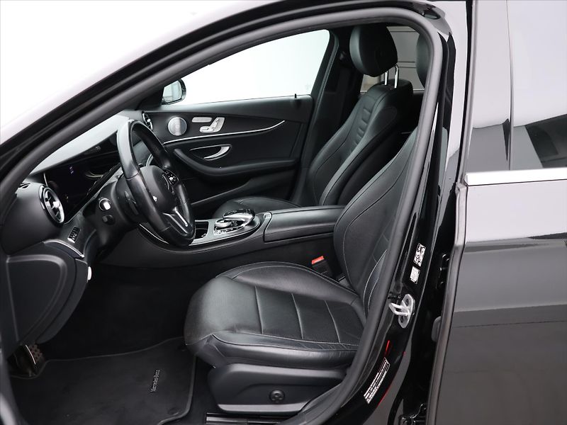 Mercedes-Benz Třídy E 3,0 450 270 kW 4Matic AMG CZ - fotka 12 z 28