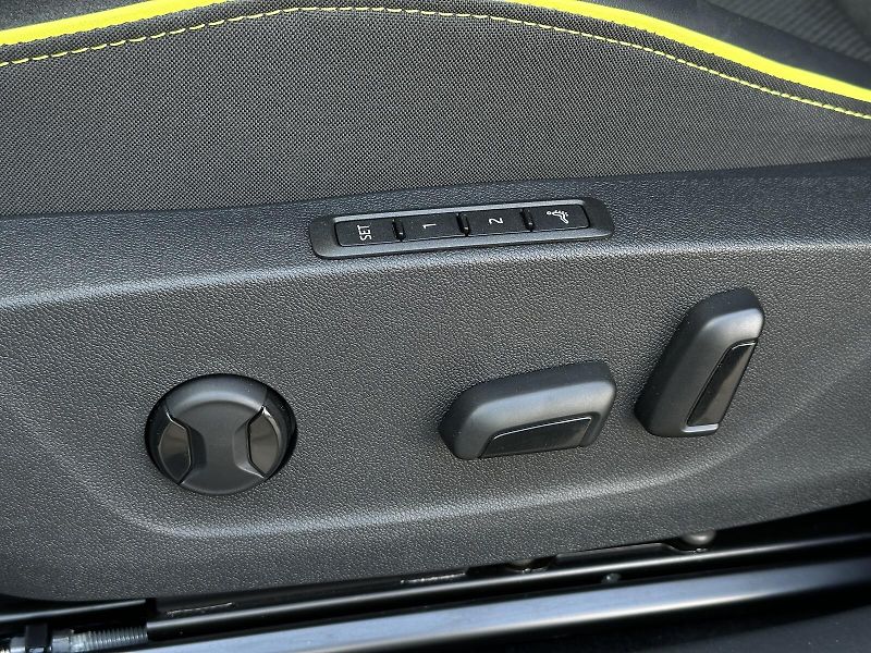 Škoda Elroq RS 340PS 4x4 84iV Matrix-LED H - fotka 17 z 53