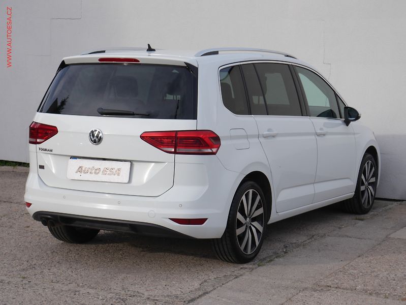 Volkswagen Touran (2016) 2.0TDi, ČR, Highline, LED - fotka 6 z 19