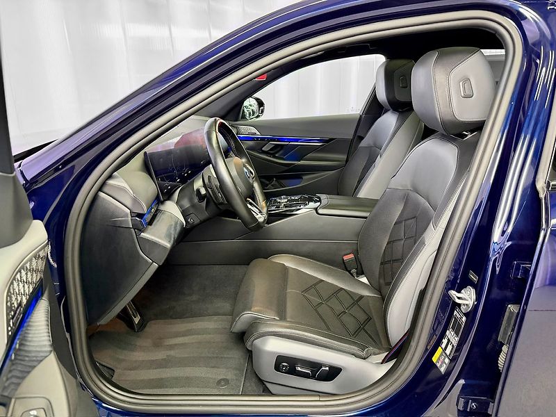 BMW Ostatní M60 xDrive - fotka 11 z 39