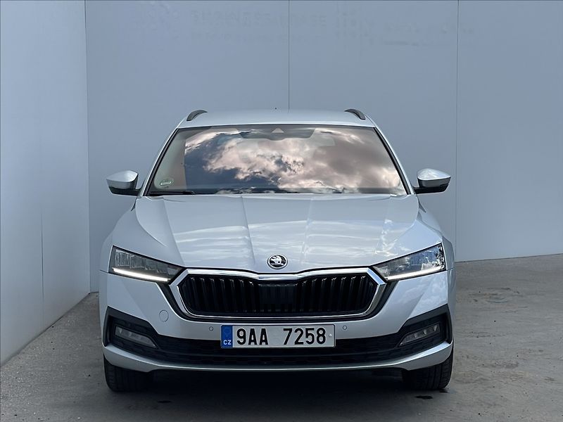 Škoda Octavia 2,0 TDI Combi Ambition Plus - fotka 22 z 24
