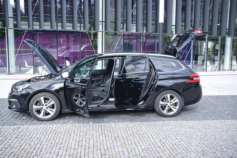 Peugeot 308 (2020) SW GT Line 1.5 BlueHDi 130 1 M - fotka 10 z 28