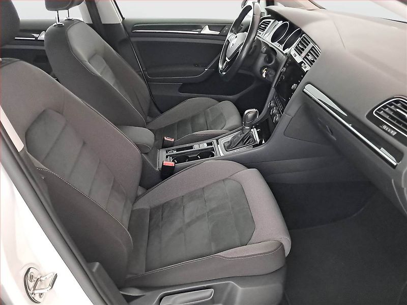 Volkswagen Golf (2017) Comfortline 1.6 TDI, Automat - fotka 9 z 28