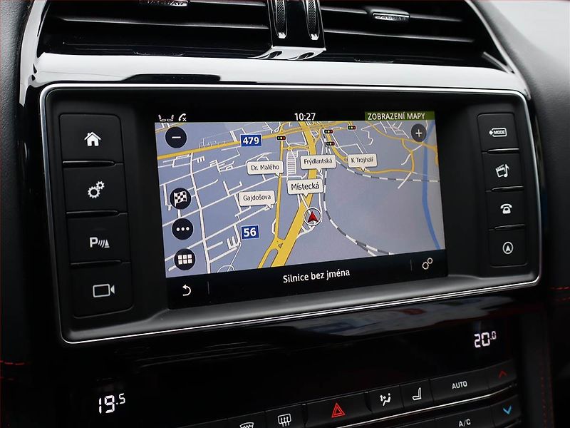 Jaguar F-Pace (2017) 20d AWD, 4X4, Automat - fotka 16 z 22