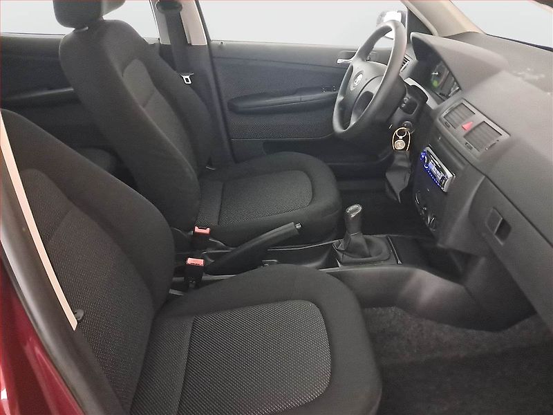 Škoda Fabia (2007) 1.4 16V, nová STK, Klima - fotka 9 z 15