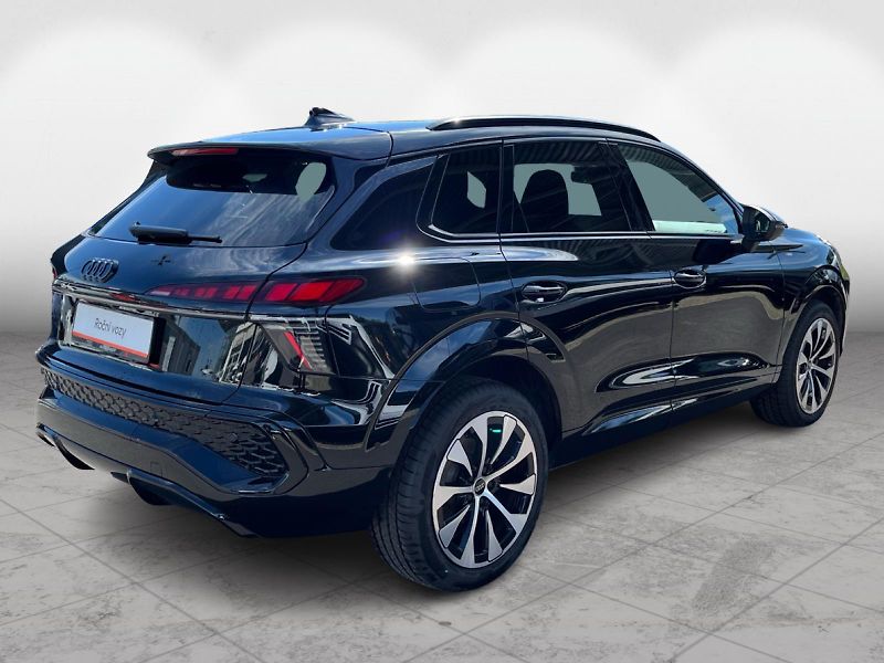 Audi Q3 2.0TDI S-LINE - fotka 2 z 21
