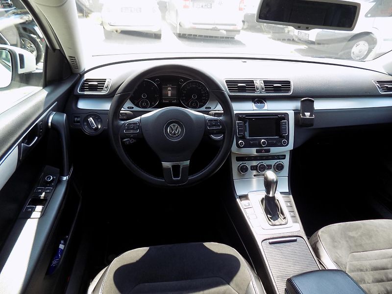 Volkswagen Passat 2,0 TDI 130 KW ALCANT. VÝHŘEV - fotka 22 z 61