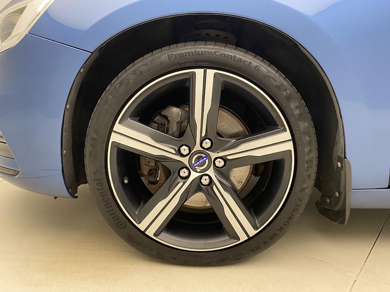 Volvo V60 D4 AWD R-DESIGN AUT  - fotka 31 z 41