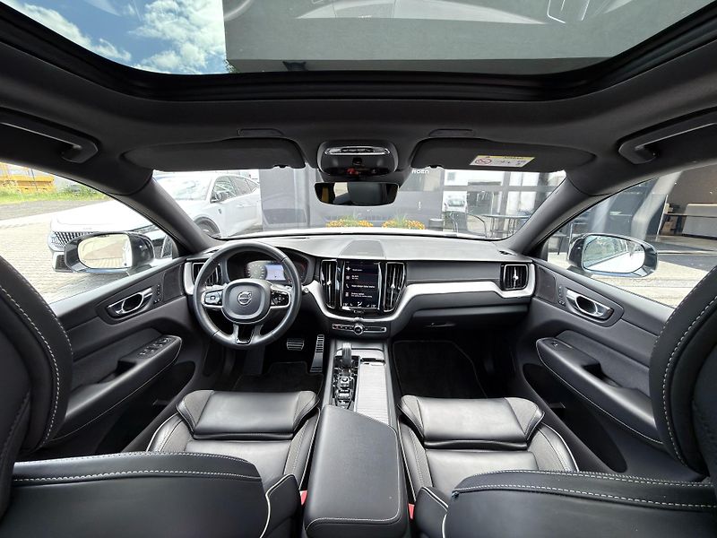 Volvo XC60 T8 AWD POLESTAR engineered - fotka 18 z 52