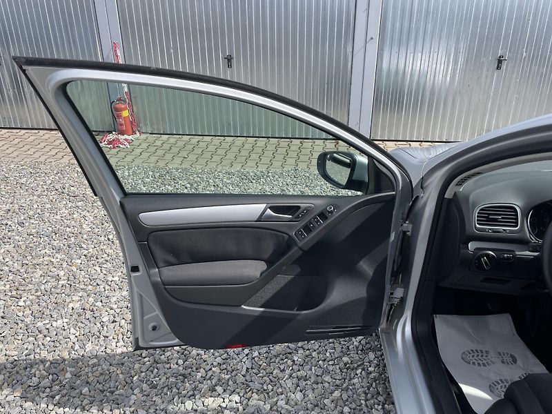 Volkswagen Golf 1.6TDi 105PS  6 HIGHLINE TOP!! - fotka 97 z 176