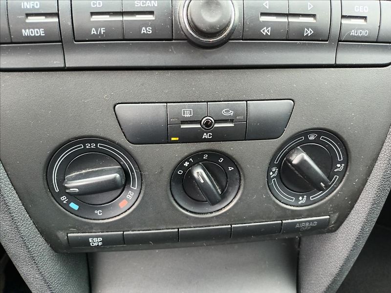 Škoda Octavia 1,6 MPI,75KW,KLIMA,KOLA - fotka 30 z 35
