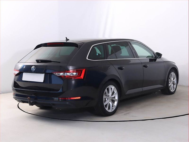 Škoda Superb (2017) 2.0 TDI, Serv.kniha, Kůže - fotka 5 z 19