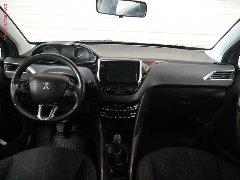 Peugeot 2008 (2016) 1.2PT, 2.maj,ČR, AC, park - fotka 8 z 18