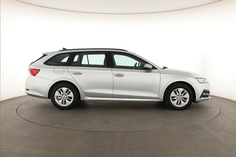 Škoda Octavia (2023) Ambition 2.0 TDI - fotka 6 z 19