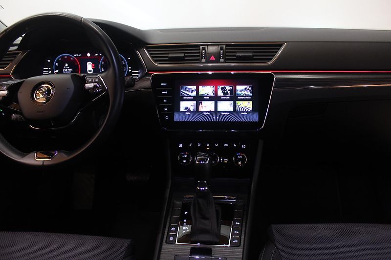 Škoda Superb (2022) 2.0TDI DSG Style Display LED - fotka 18 z 32