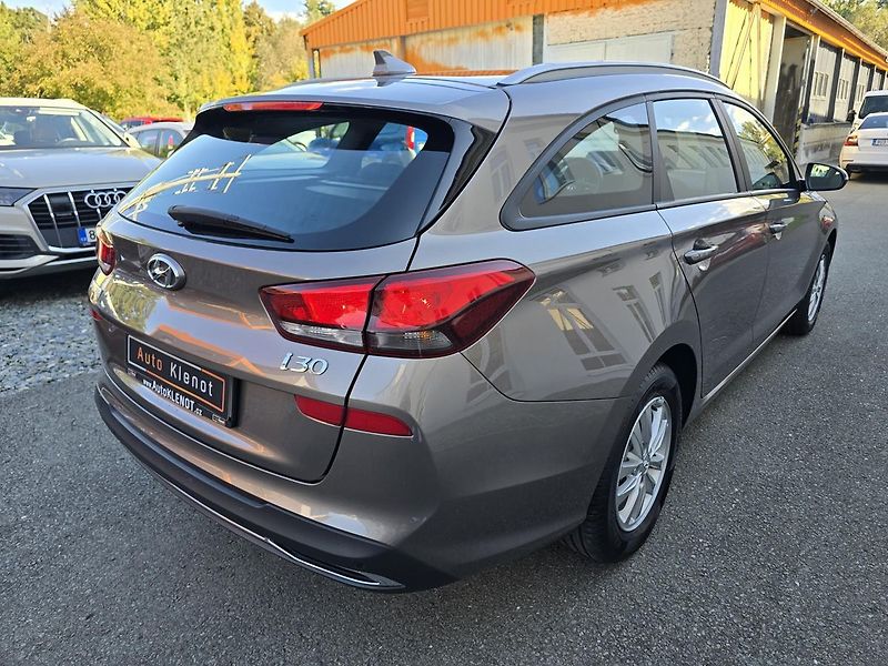Hyundai i30 COMFORT / LED KAMERA NAVI - fotka 4 z 37