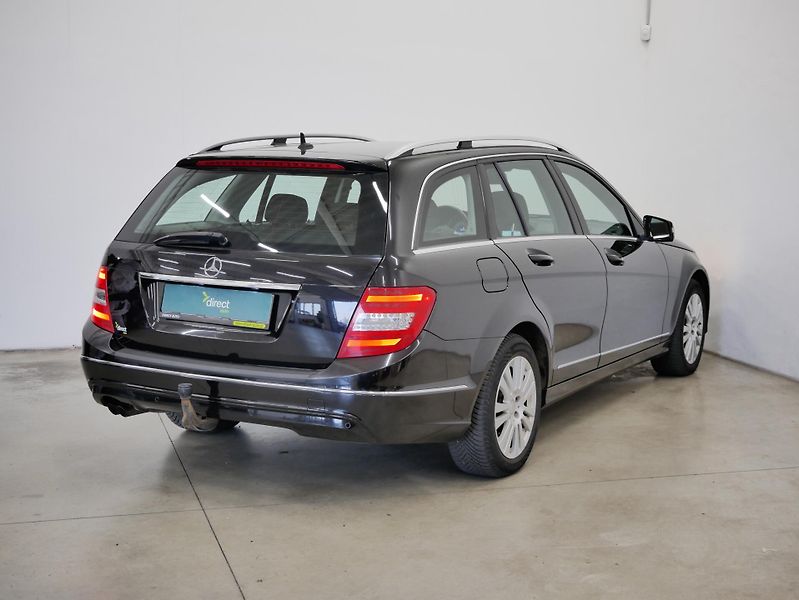 Mercedes-Benz Třídy C - fotka 2 z 29