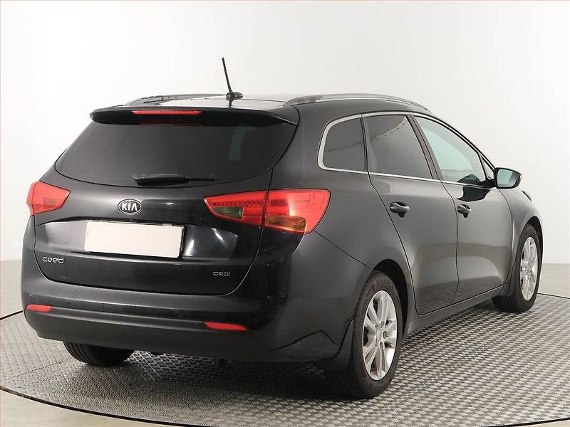Kia Ceed (2014) Platinum 1.6 CRDi, Serv.kniha - fotka 5 z 18