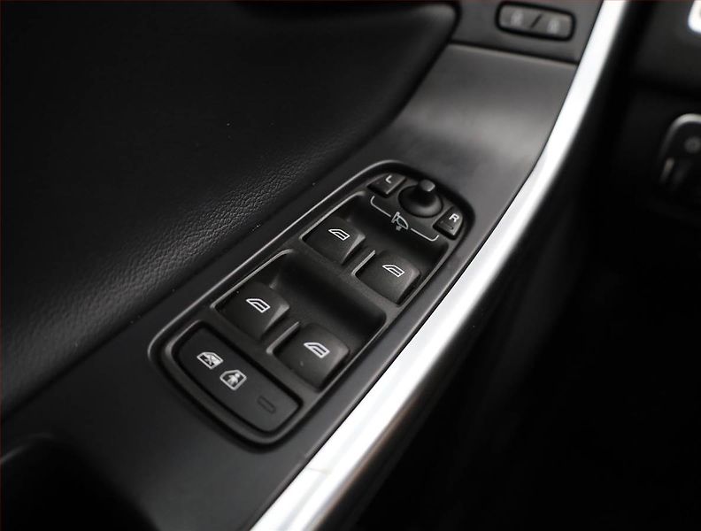 Volvo XC60 (2015) D3, Serv.kniha, Kůže, Navi - fotka 15 z 18